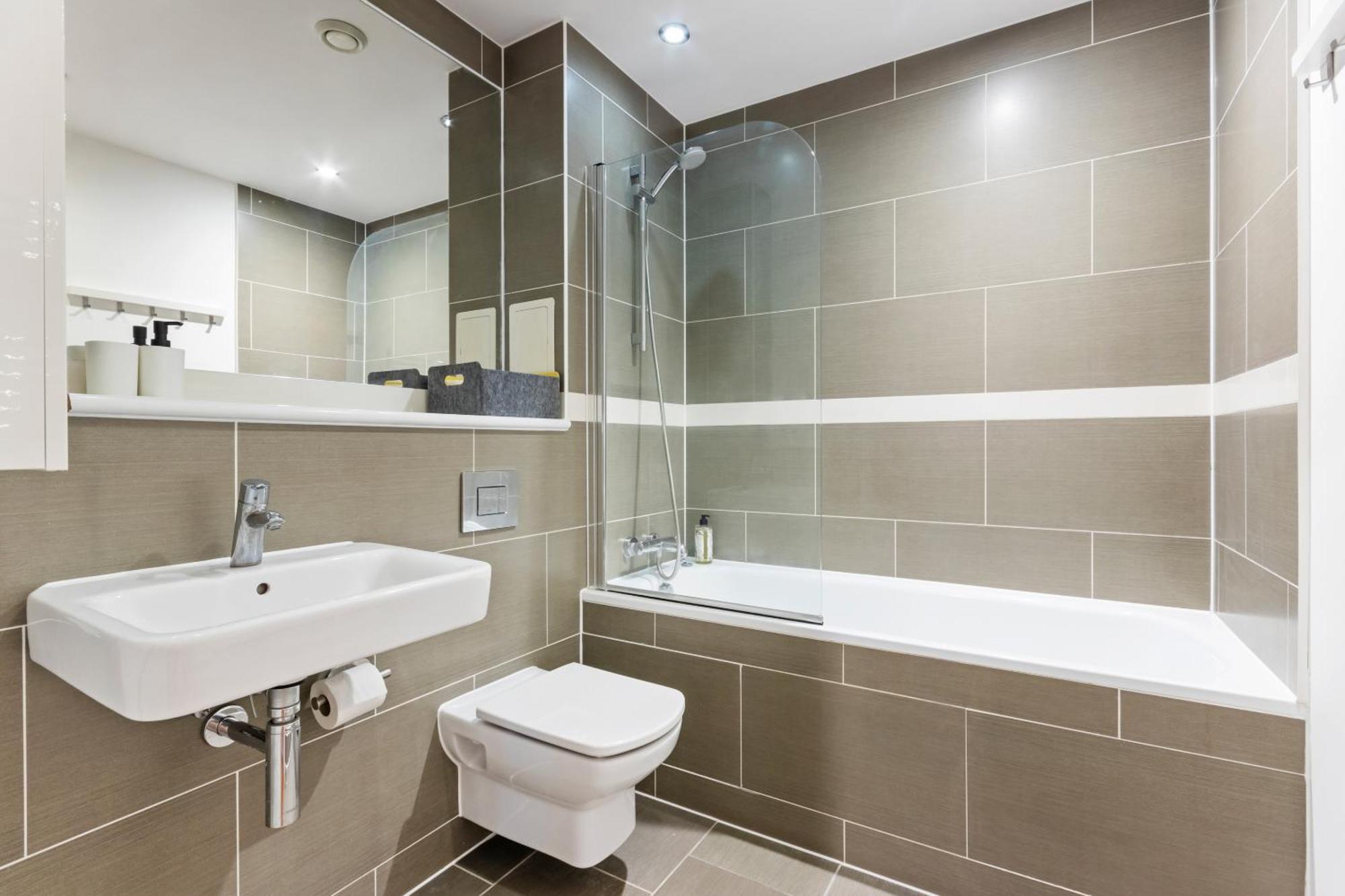 Modern 1 Bed Wimbledon Pad Apartment London